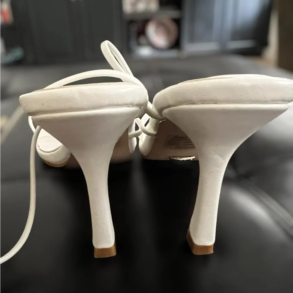 Billini- Sarine Strappy White Sandal size 6 NWOB